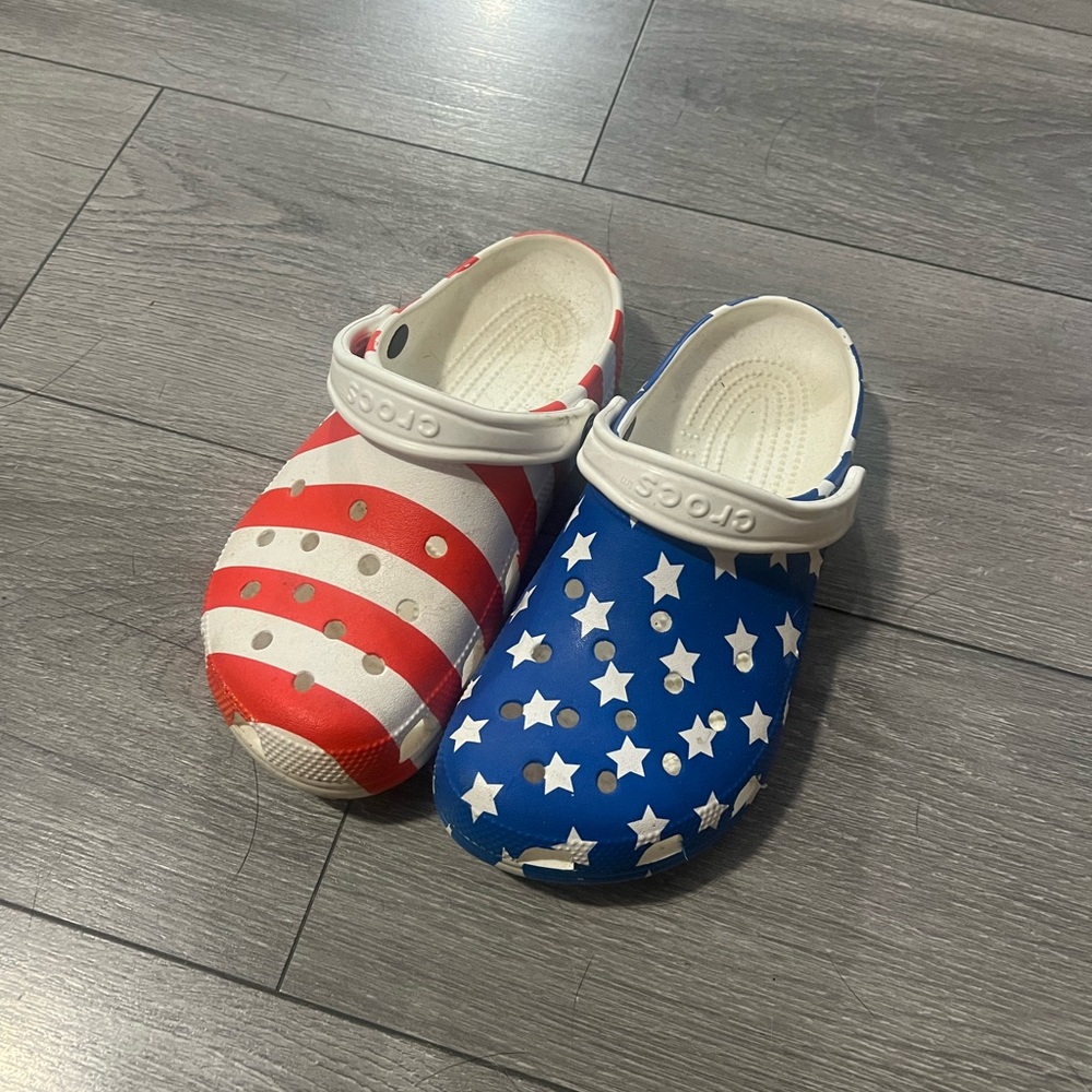 Women Flag Crocs Size 9